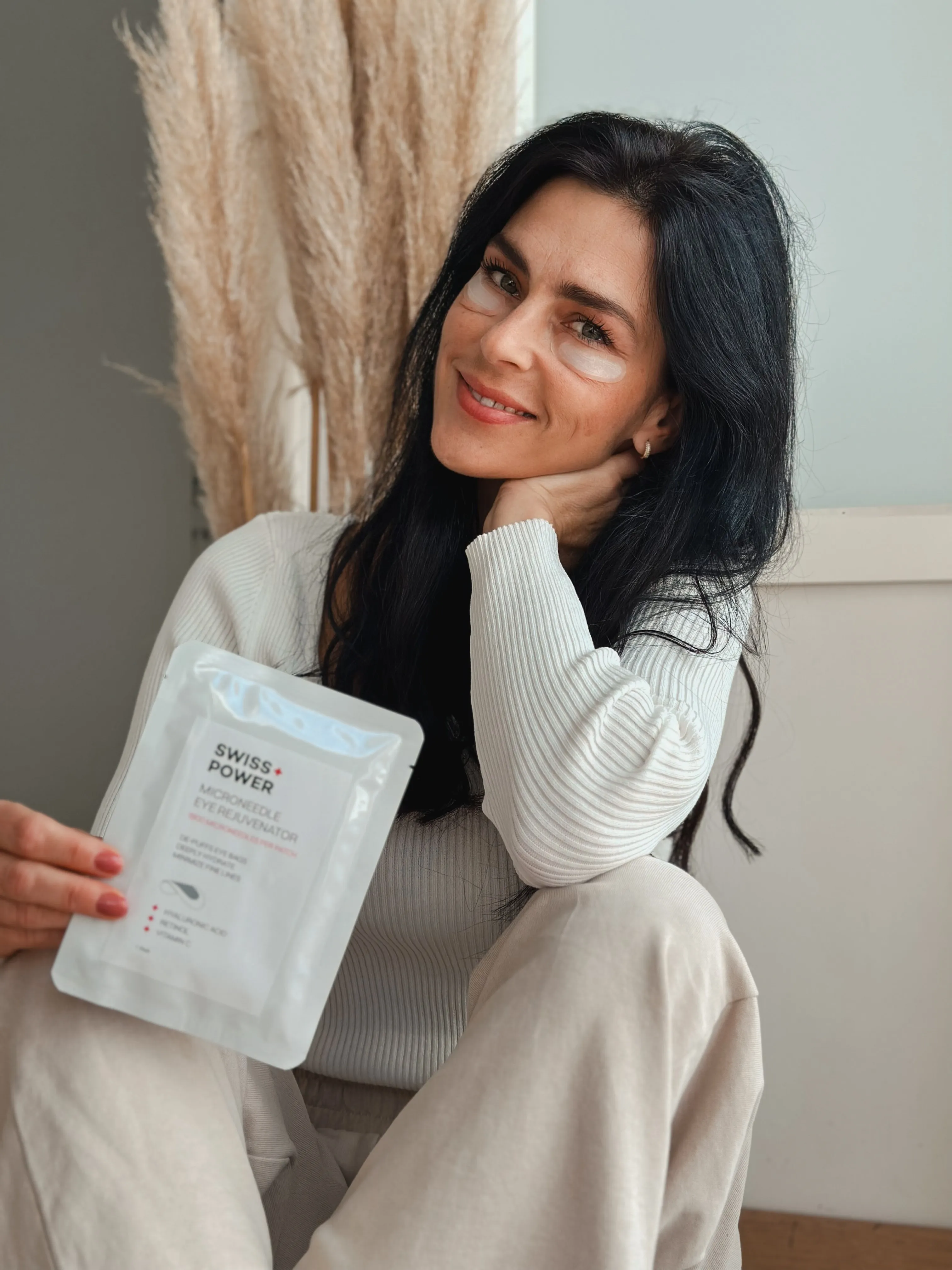 image of a girl who used Microneedle Eye Rejuvenator patches from Swiss Power